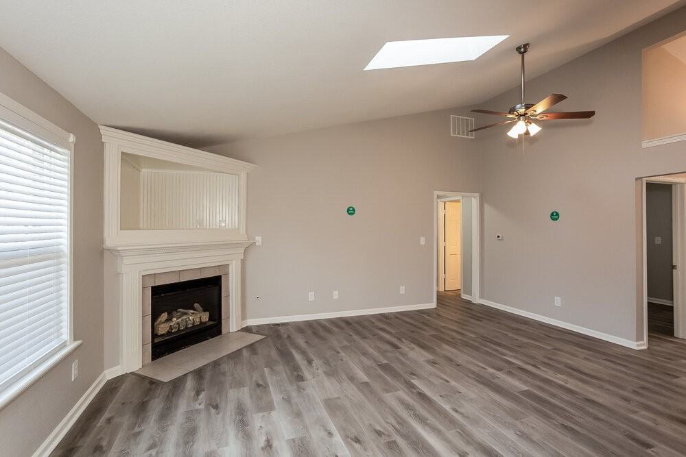 1512 N Hampton Ct - Photo 5 of 16