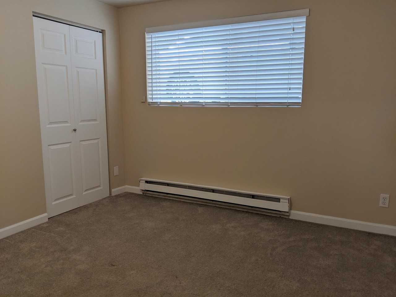 260 Sw Clark St #B - Photo 7 of 12