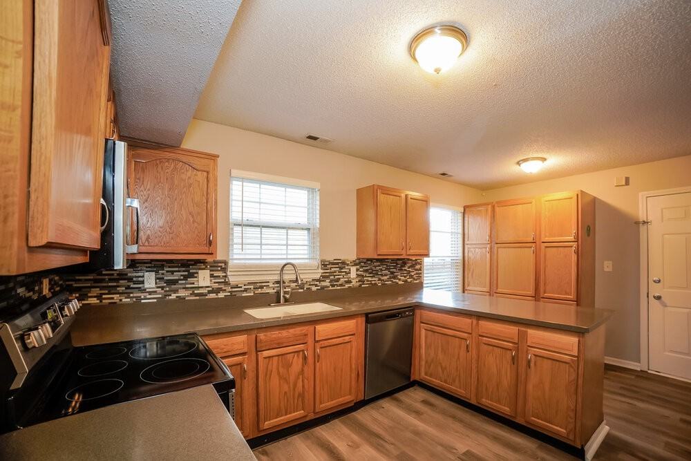 10302 Draycott Way - Photo 7 of 17