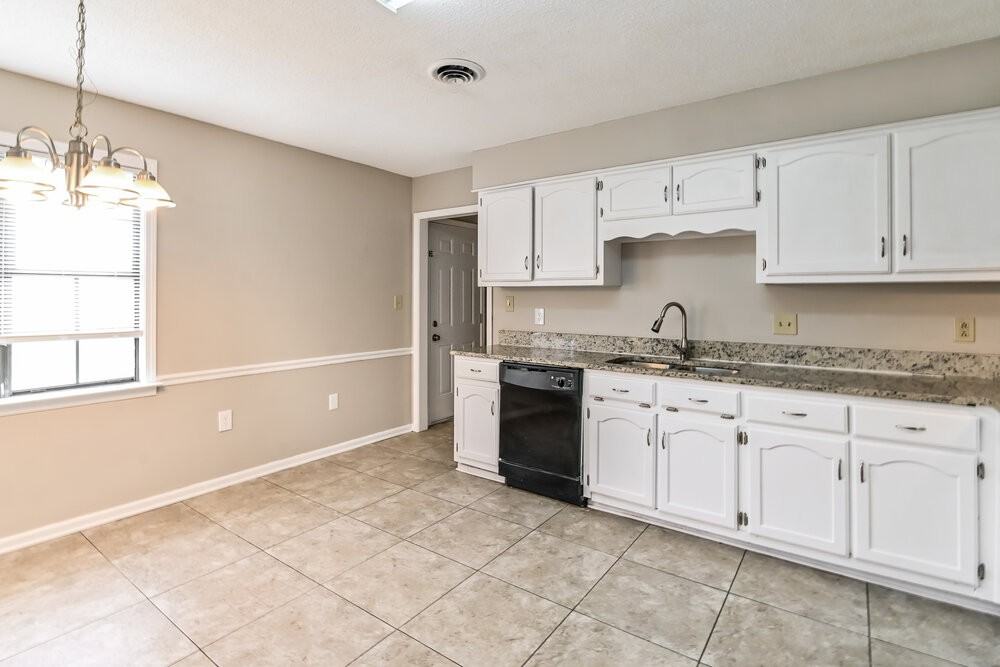 5100 Barkshire Dr - Photo 6 of 16