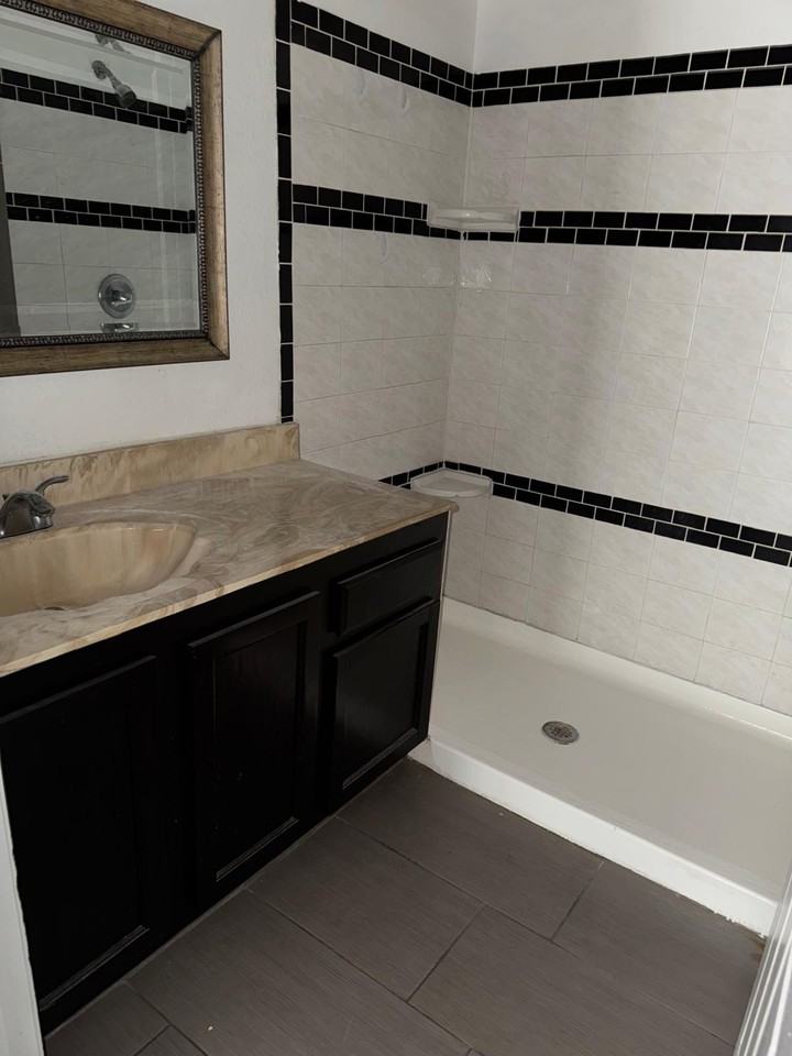 4029 Versailles Drive - 1Unit 4029F #1 - Photo 5 of 12