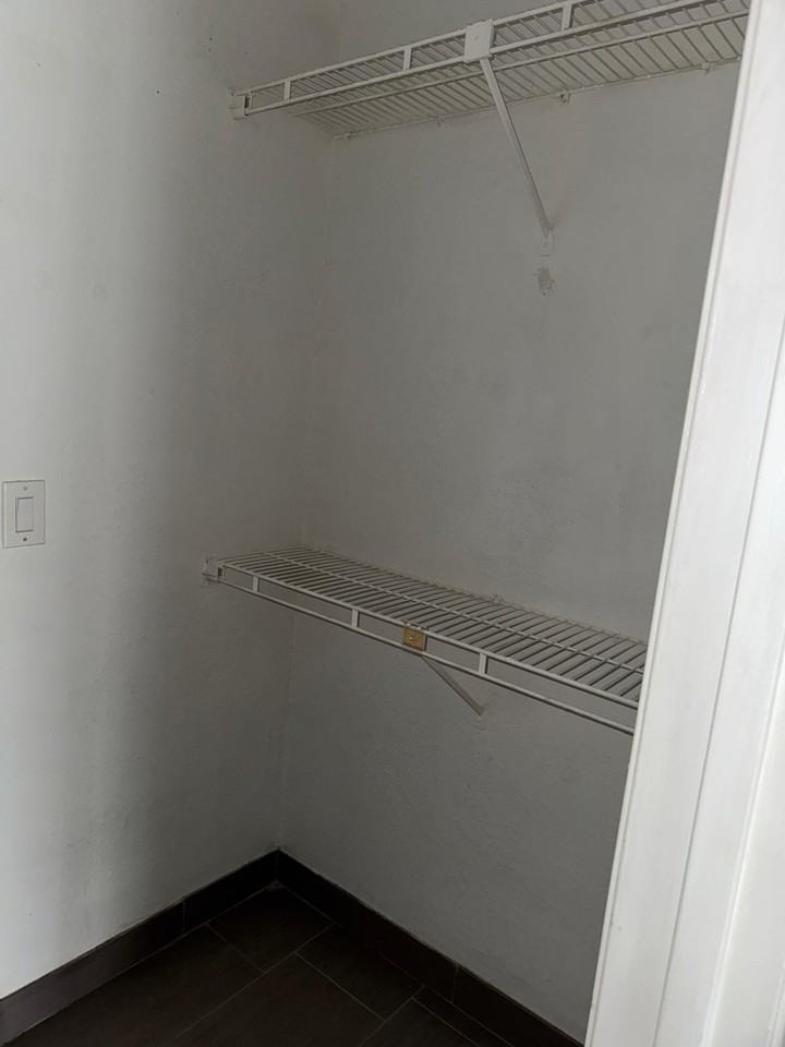 4029 Versailles Drive - 1Unit 4029F #1 - Photo 7 of 12