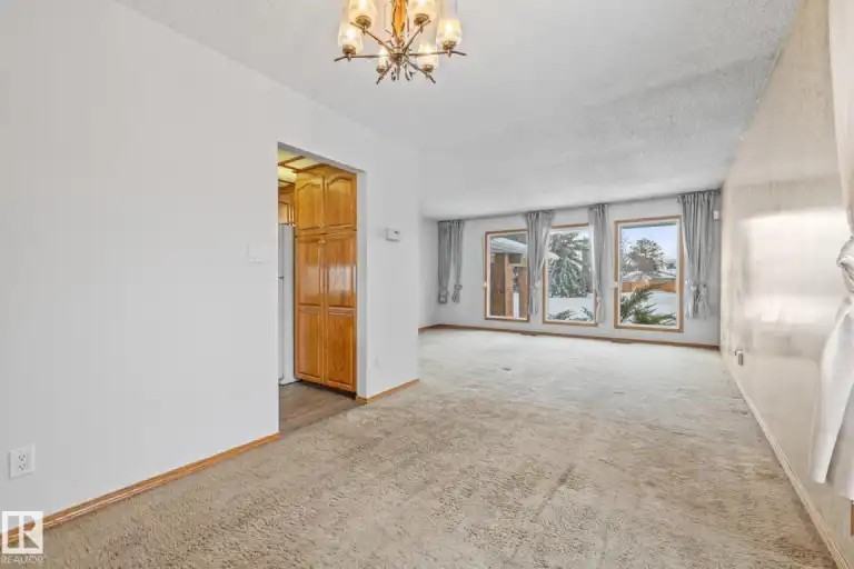 16239 114 St Nw - Photo 2 of 20