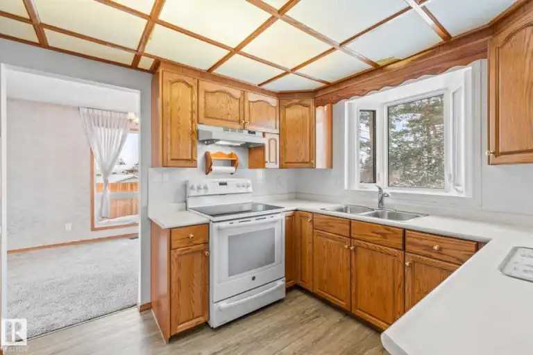 16239 114 St Nw - Photo 6 of 20