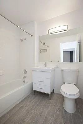 70 Battery Pl #8L - Photo 5 of 7