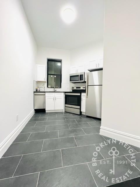 73 Saint Marks Ave #B3 - Photo 6 of 9