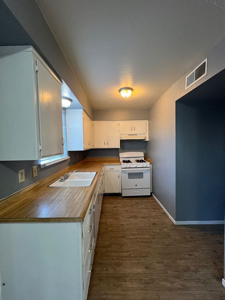 1830 South Garden Street - Photo 2 of 7