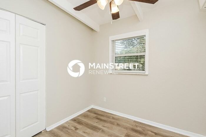 3228 Clifford Sample Dr - Photo 3 of 16