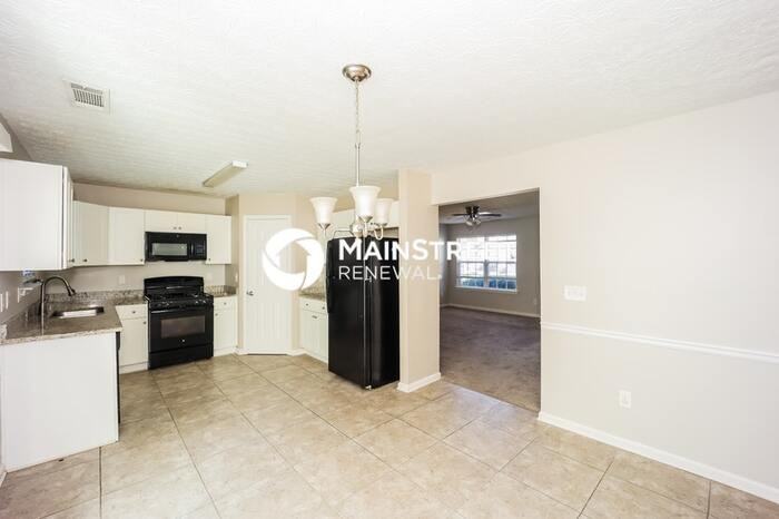 9510 Lakeview Rd - Photo 6 of 17