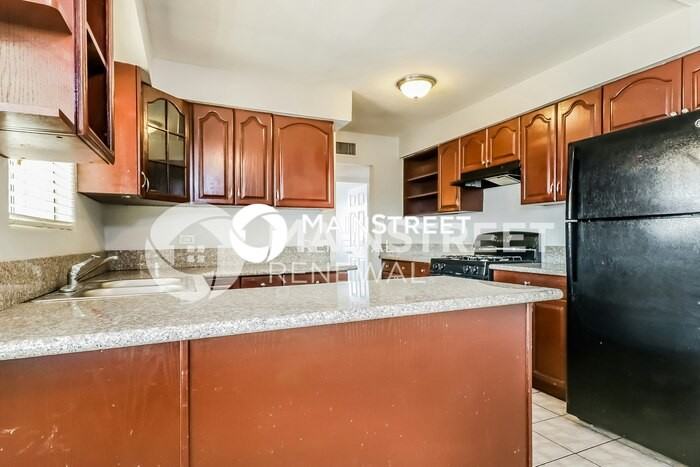 6211 W Indianola Ave - Photo 6 of 16