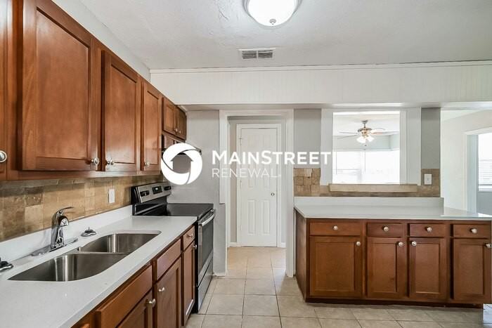 1912 Rugby Rd - Photo 7 of 16