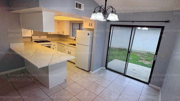 5517 Ramona Ct - Photo 7 of 33