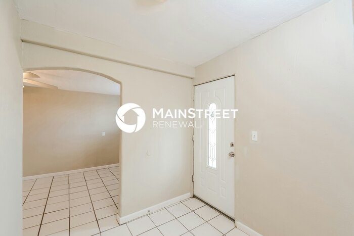 333 W Inez Dr - Photo 2 of 16