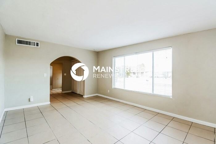 333 W Inez Dr - Photo 4 of 16