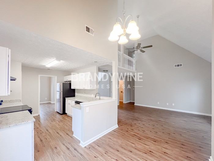 305 Shadetree Ln - Photo 6 of 36