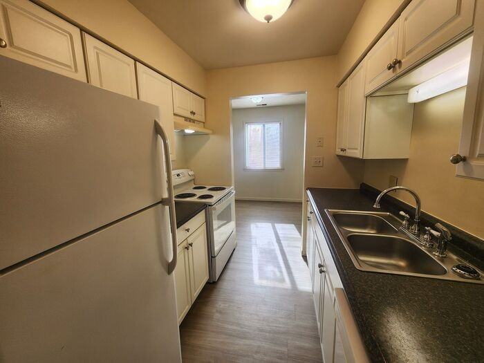 410 S 29th St #06 - Photo 3 of 16