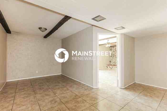 5353 N 61st Ave - Photo 3 of 16