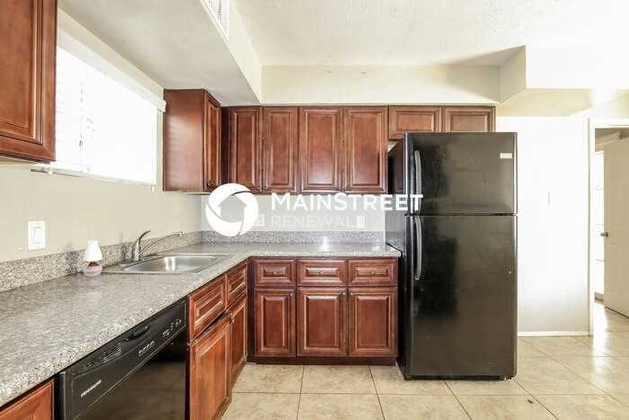 5353 N 61st Ave - Photo 5 of 16