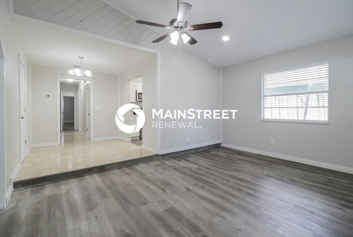 1310 Cypress Ave - Photo 5 of 17