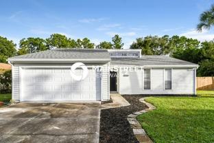 11665 Summer Tree Rd N - Photo 1 of 1