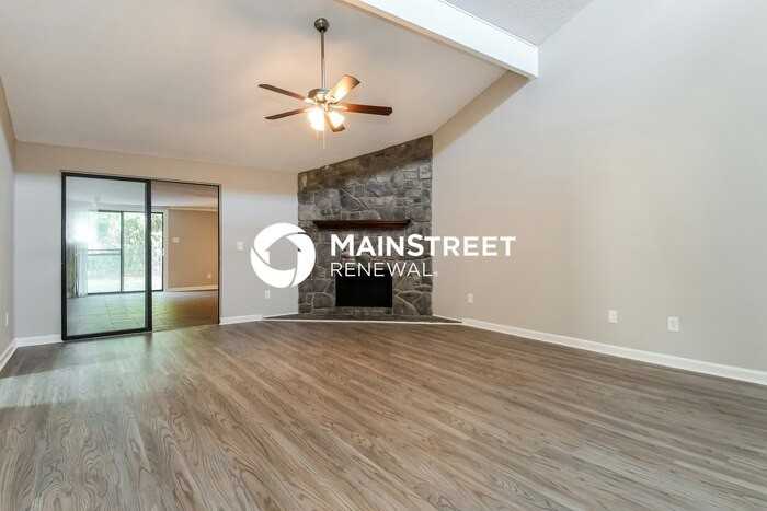 11665 Summer Tree Rd N - Photo 3 of 16