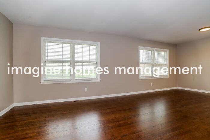 8610 W 92nd St - Photo 3 of 19