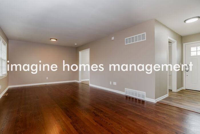 8610 W 92nd St - Photo 4 of 19