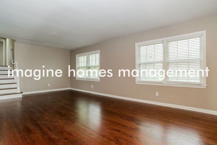 8610 W 92nd St - Photo 6 of 19