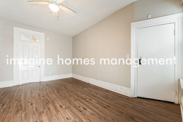 2106 Sarah St #2 - Photo 5 of 18