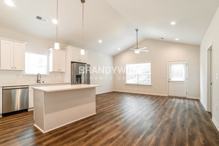 204 Franklin Ave Nw - Photo 4 of 21