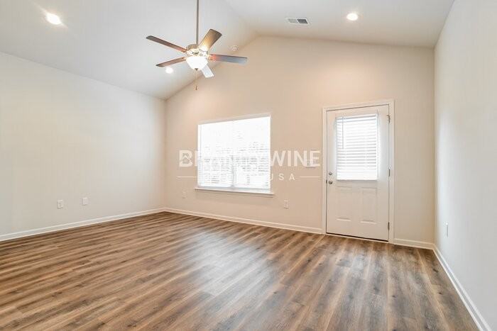 204 Franklin Ave Nw - Photo 5 of 21