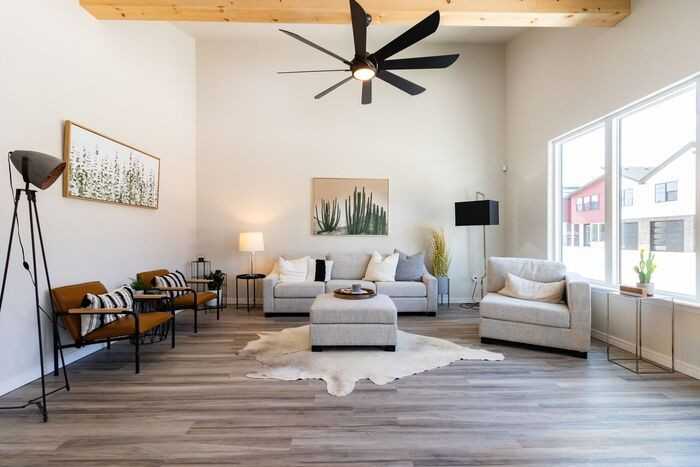 406 38th St #C - Photo 2 of 17