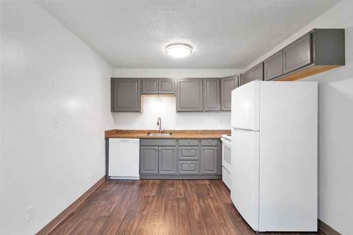 5977 N Fessenden St - Photo 3 of 50