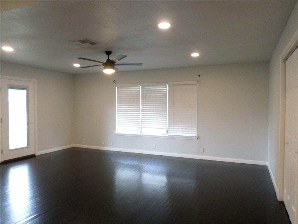 1006 Dolphin Pl - Photo 4 of 13