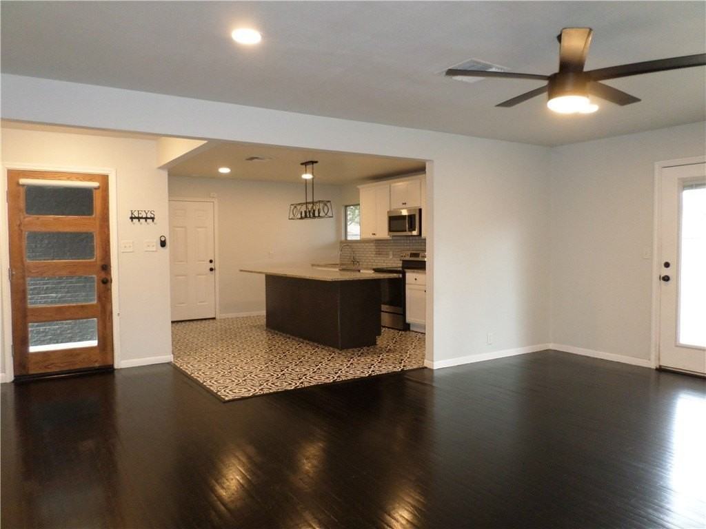 1006 Dolphin Pl - Photo 5 of 13