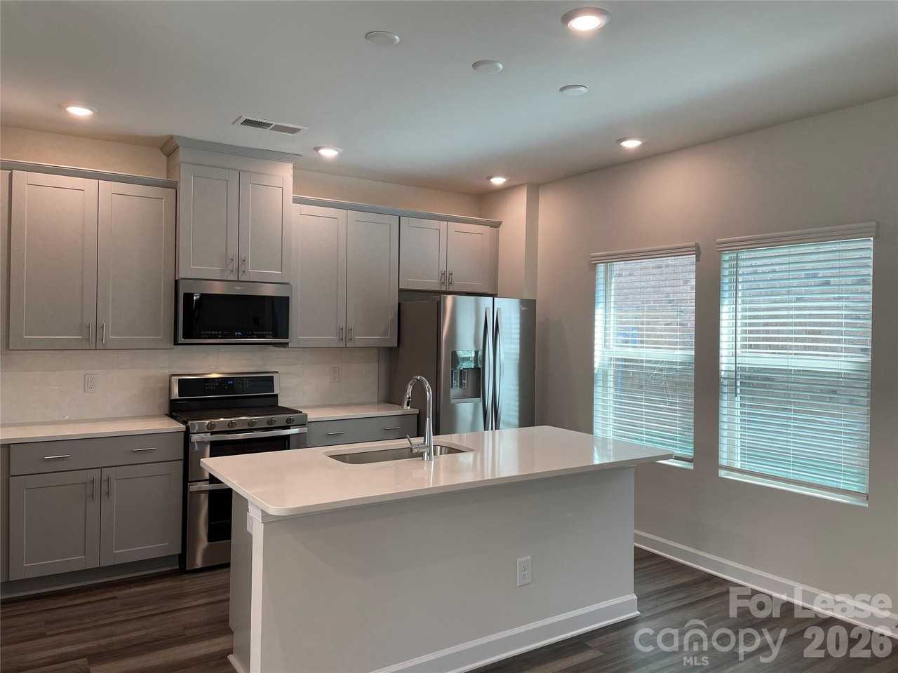 3216 Lisburn St - Photo 5 of 18