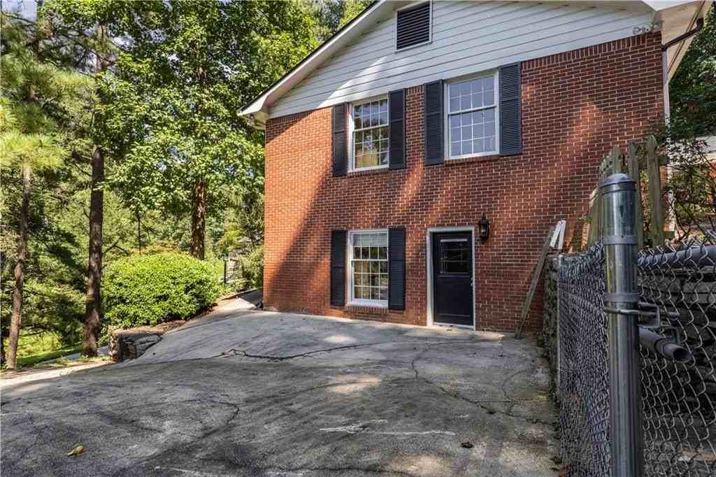 2713 Briarlake Rd Ne - Photo 5 of 49