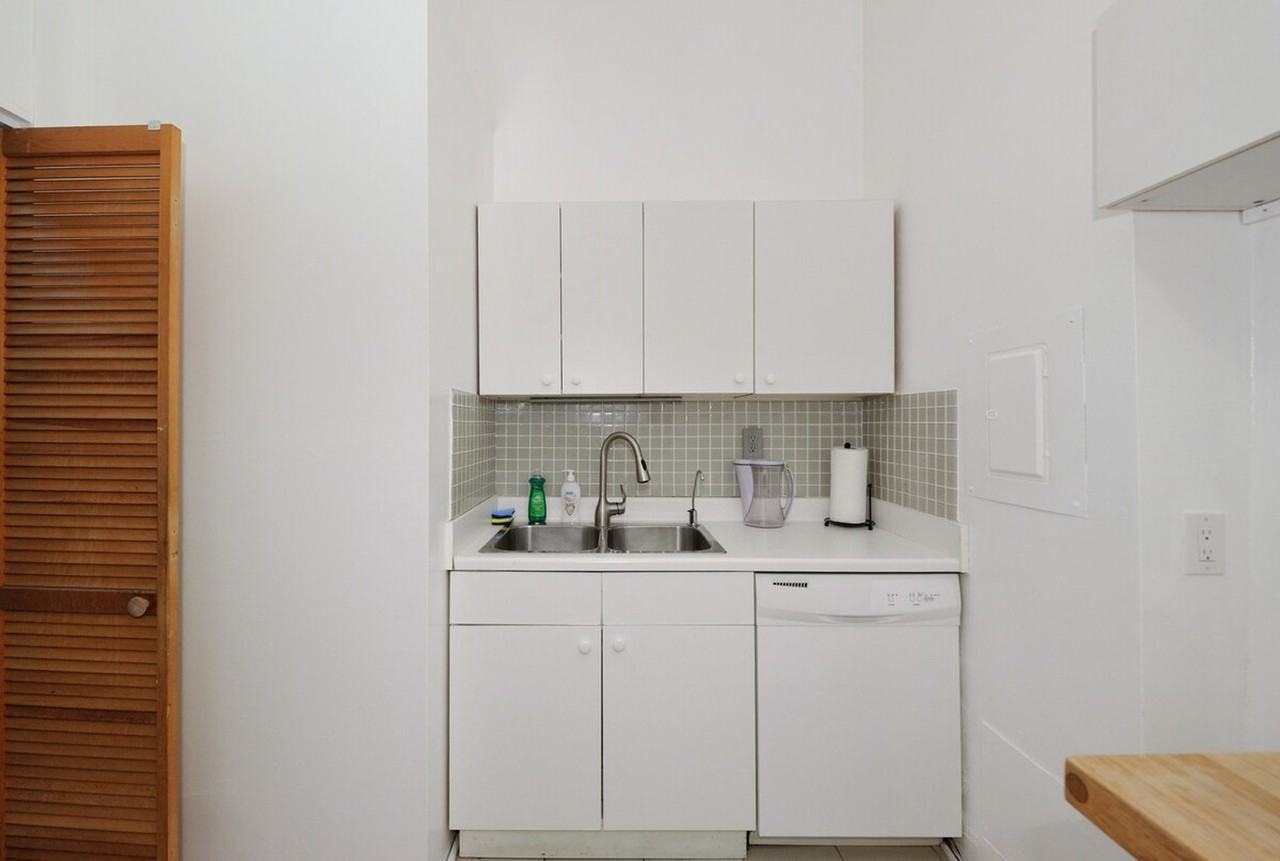 275 Greenwich St #1323906P - Photo 4 of 28