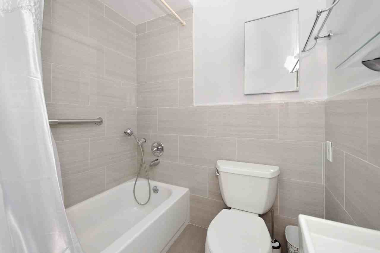275 Greenwich St #1323906P - Photo 7 of 28