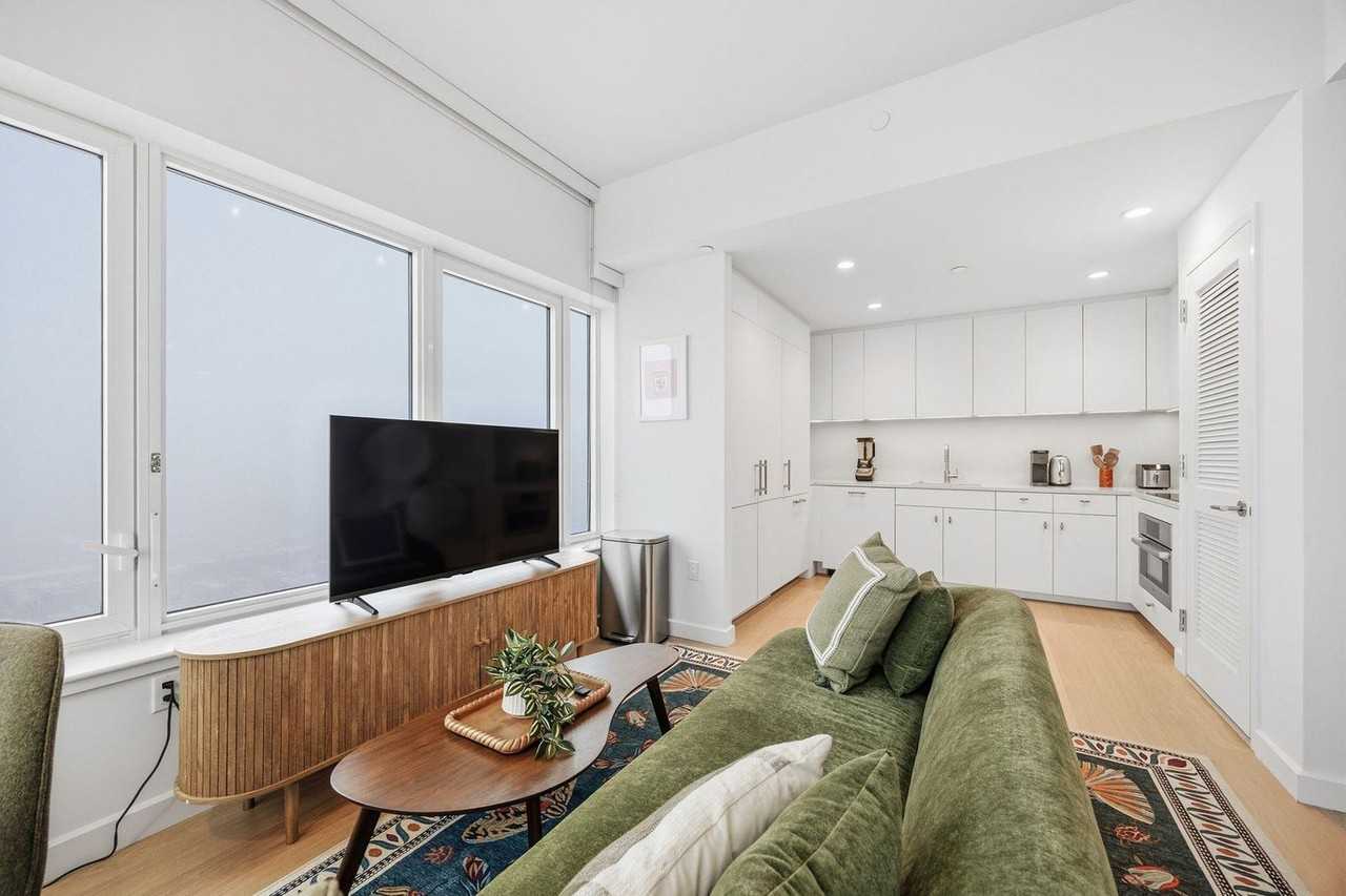 16 Dupont St #1355921P - Photo 3 of 39