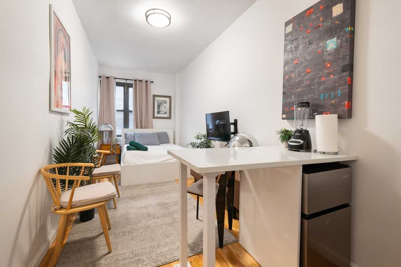 42 Lexington Ave #1388333P - Photo 3 of 13