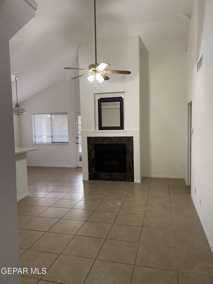 1121 Desierto Seco Dr - Photo 2 of 7