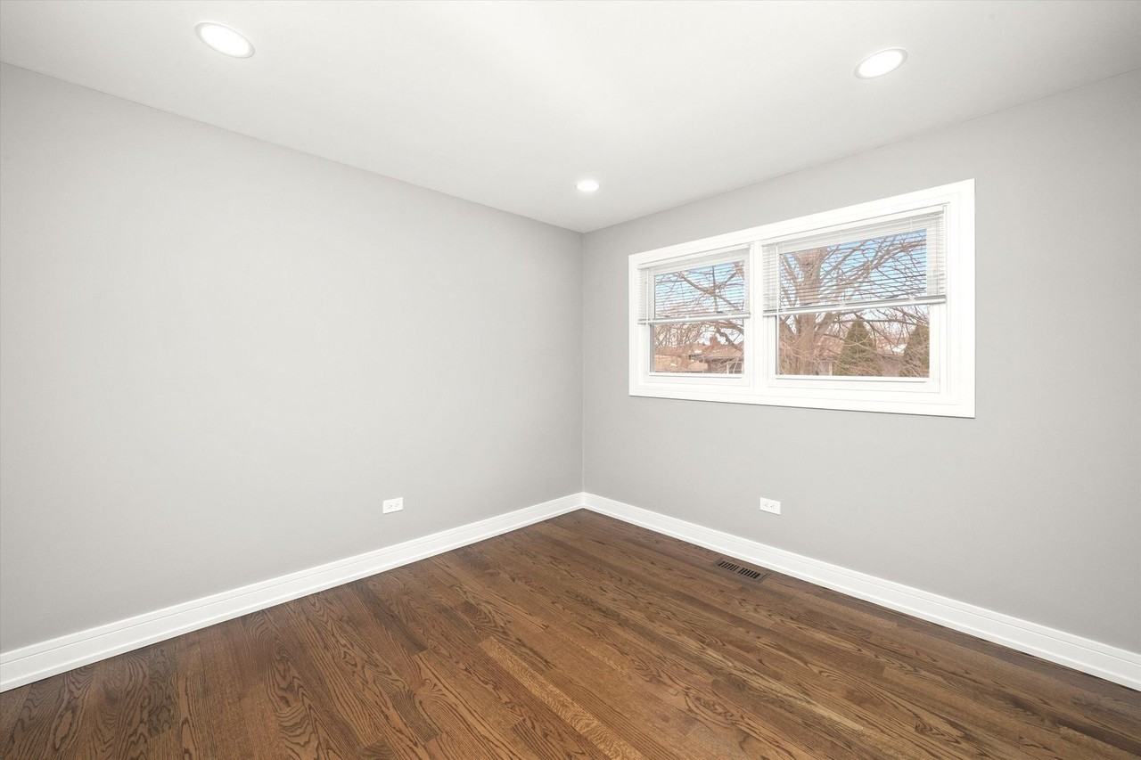 11201 S Deerpath Ln - Photo 4 of 20