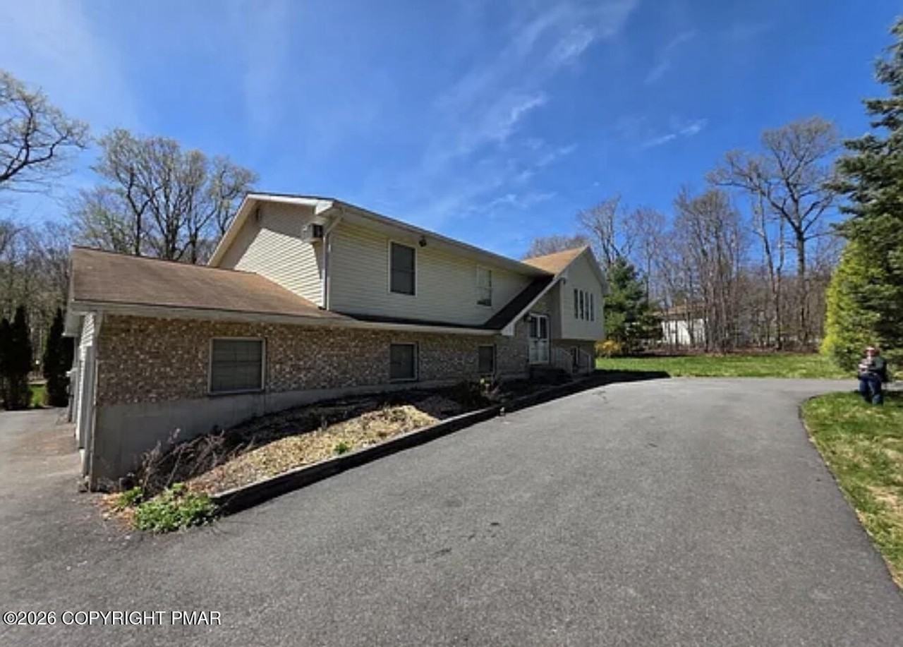 452 Hemlock Dr - Photo 4 of 21