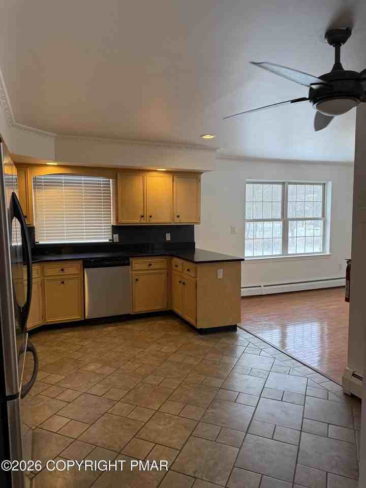 452 Hemlock Dr - Photo 5 of 21