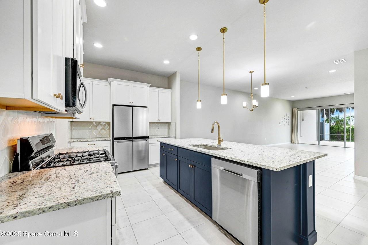 8117 Tethys Ct - Photo 3 of 50