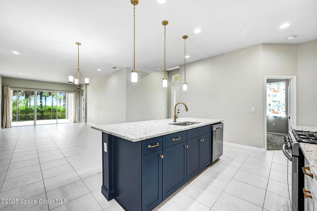 8117 Tethys Ct - Photo 5 of 50