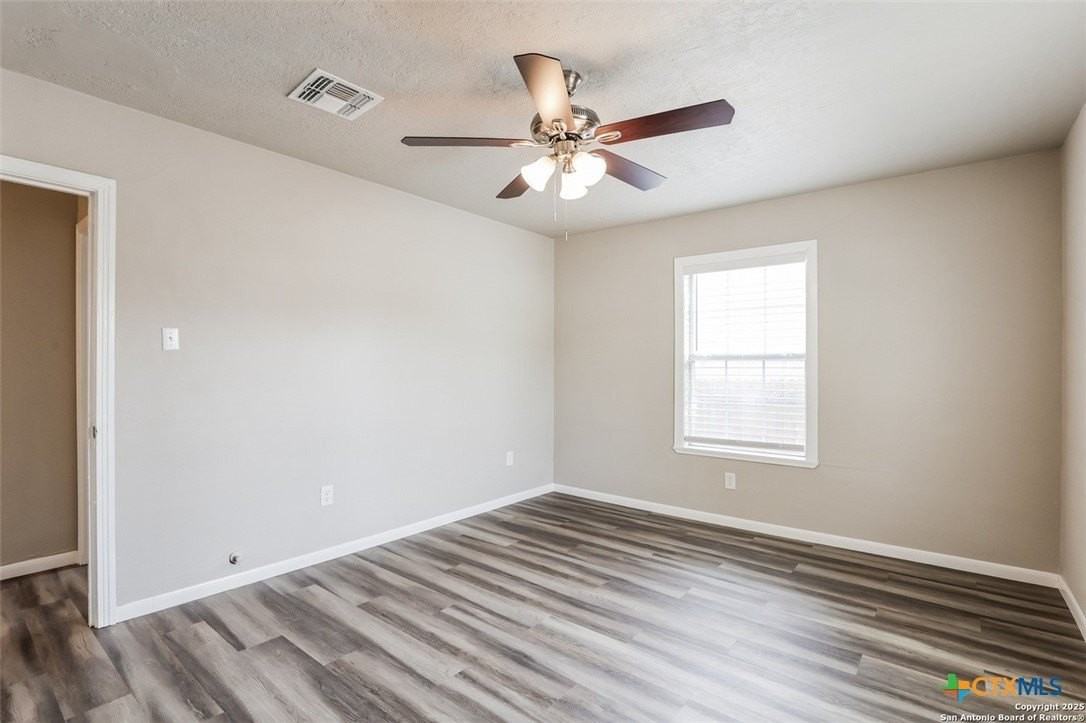 607 Lovera Blvd - Photo 5 of 17