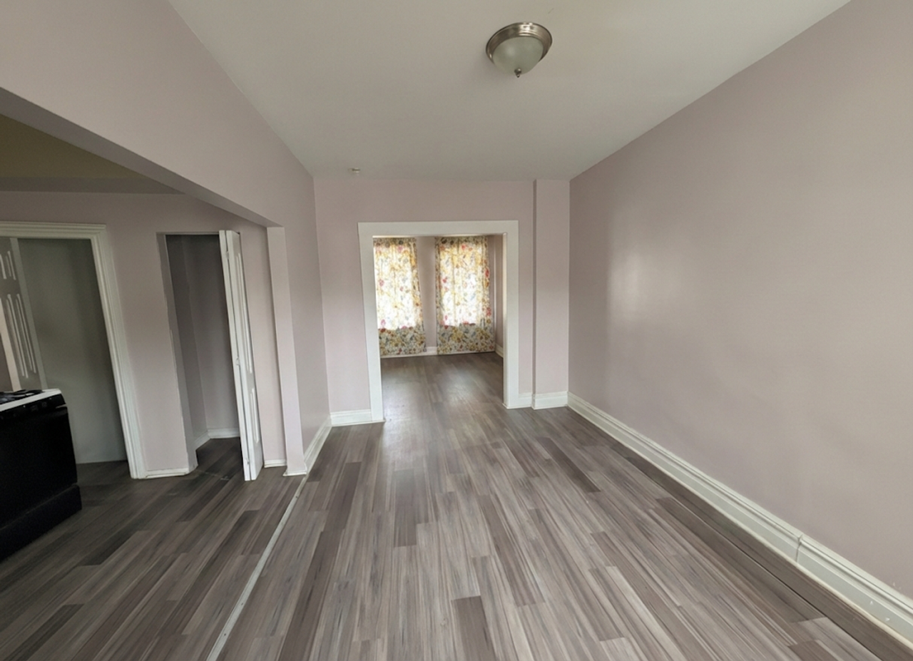 4023 Belwood Ave - Photo 3 of 9