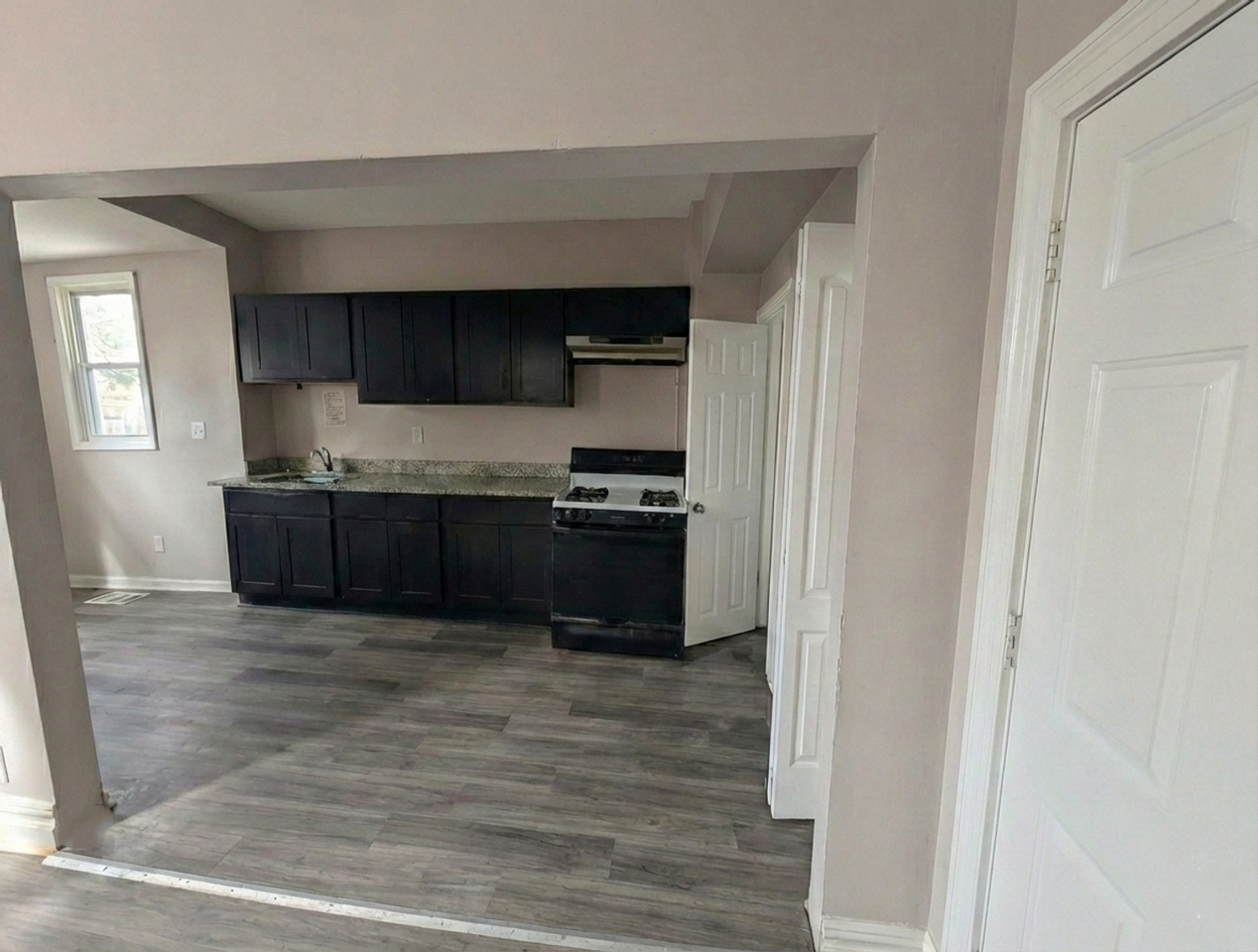 4023 Belwood Ave - Photo 4 of 9